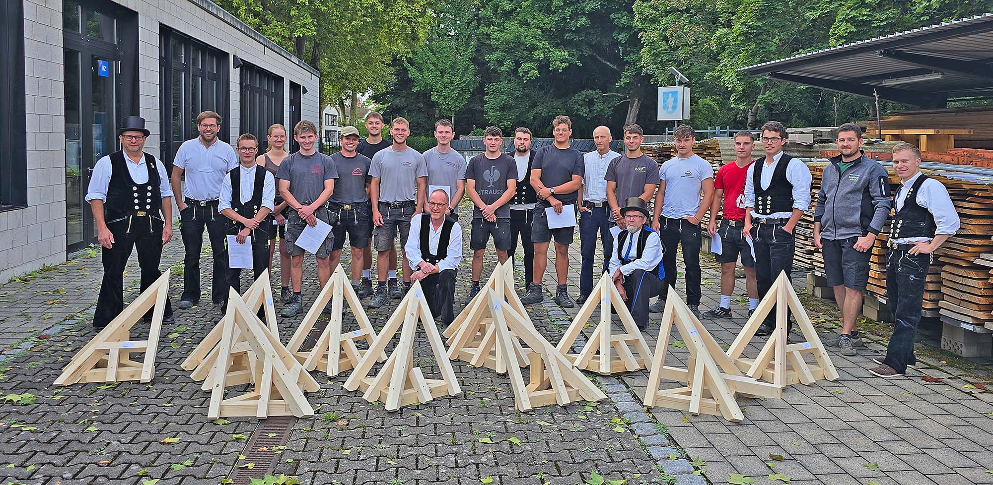 2025-8-22-WOL-Zimmerer-Innung Wolfach-Gesellenprüfung 2025-20250802_184645- besser