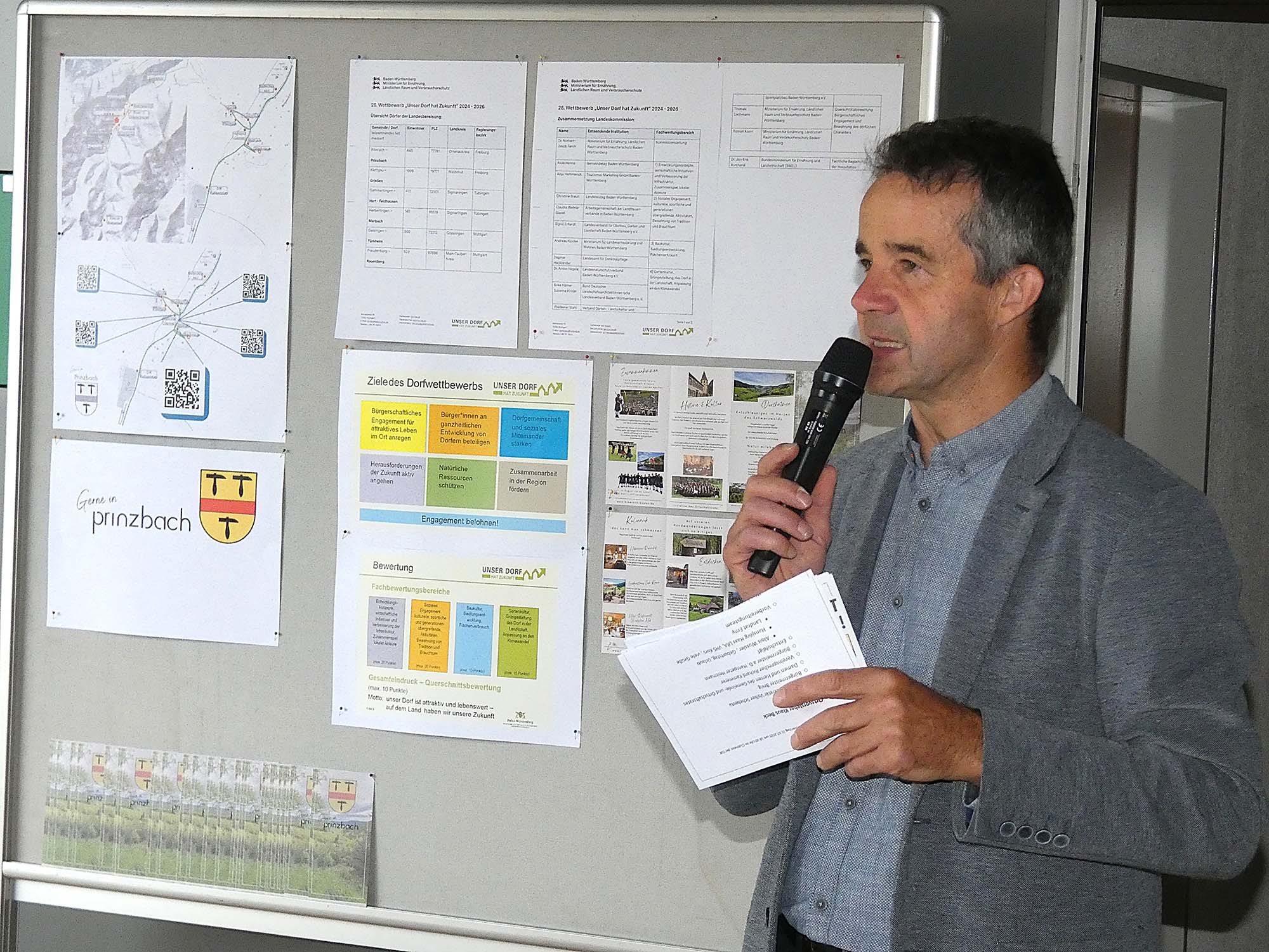 2025-8-4-BI-PB-bia-Prinzbach-Feier-und-Beck vor Infowand