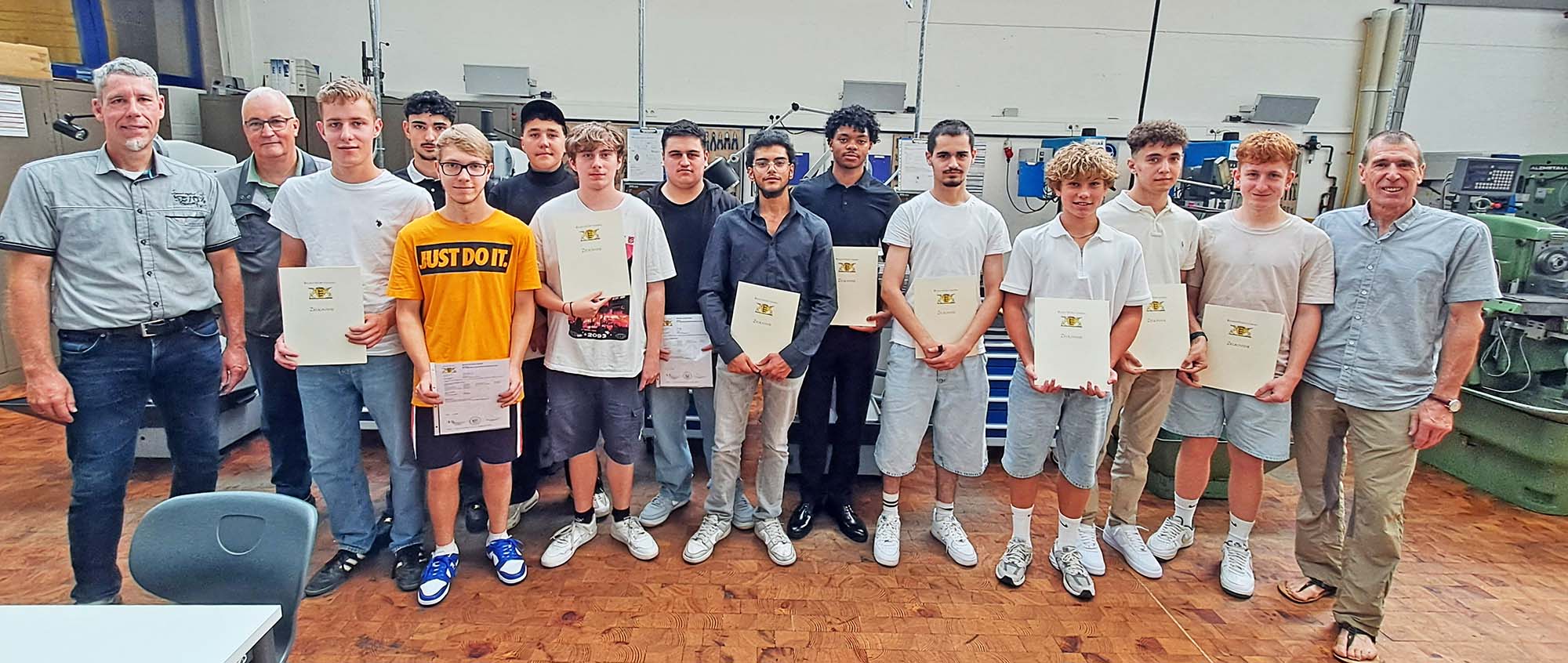 2025-8-6-WOL-Katja Wöhrle_BS Wolfach_Pressefoto1_Verabschiedung_Klasse1BFM_24_25_Th (1)