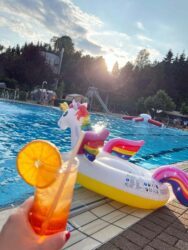 Saisonabschluss mit Pool-Party und Camping im Freibad