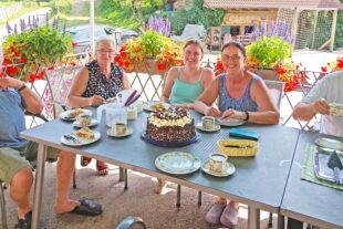 2025-9-26-BI-PB-Sandra Armbruster- Gästeehrung Schülehof Ehrung 08.2025 Familie Eckert