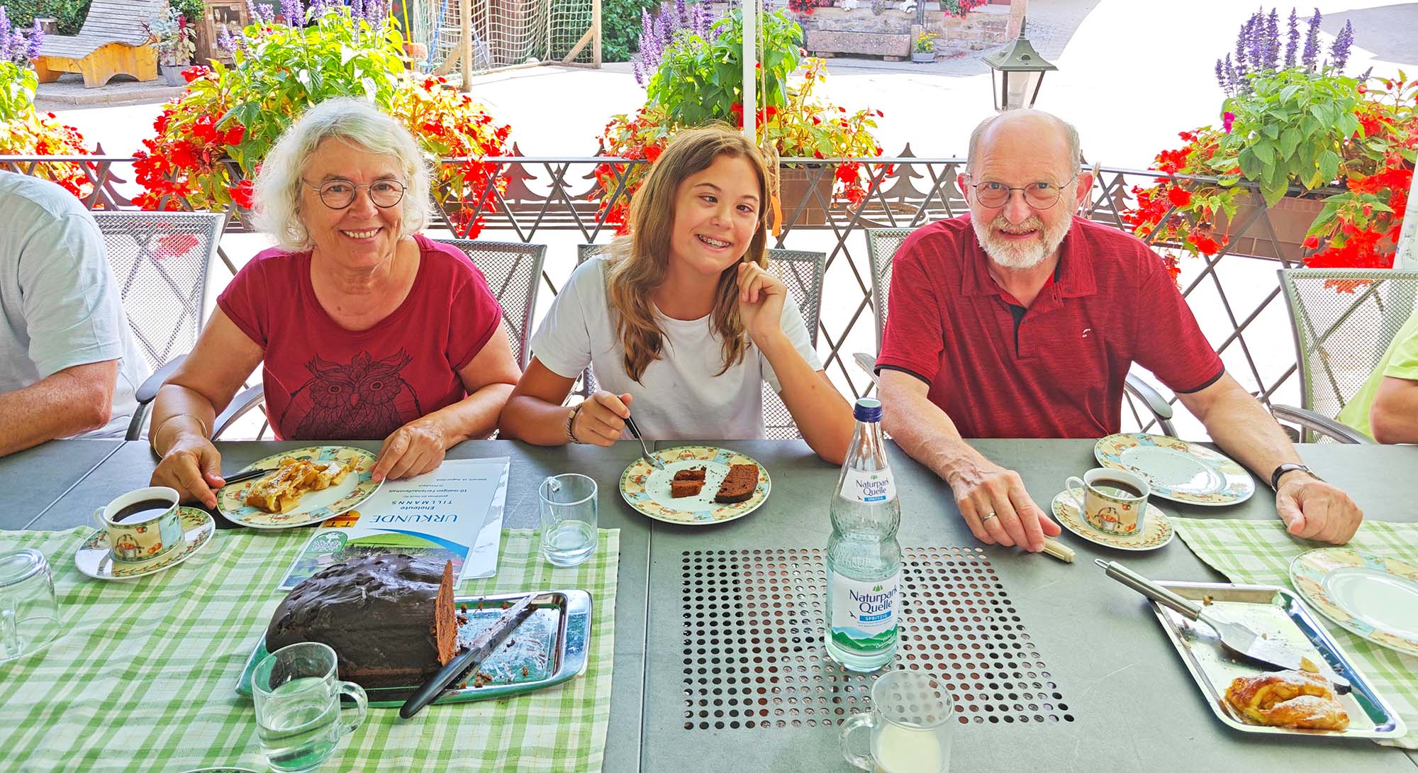 2025-9-26-BI-PB-Sandra Armbruster- Gästeehrung Schülehof Ehrung 08.2025 Familie Tillmanns