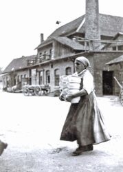 Ausstellung zeigt „Frauen in der Zeller Keramik“