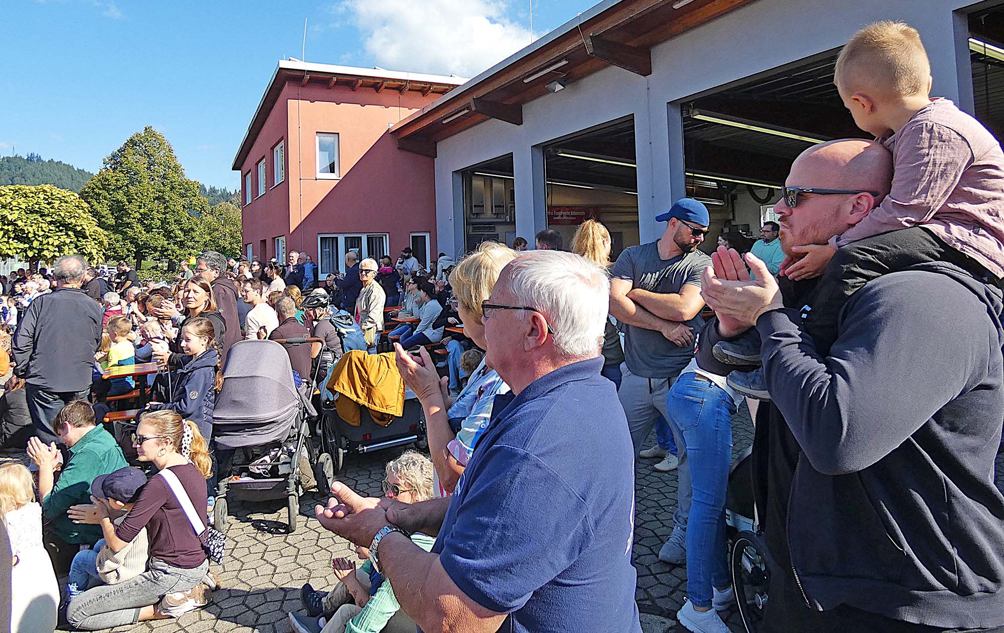 2025-9-29-BI-bia-Brandschutztag-und-B Applaus