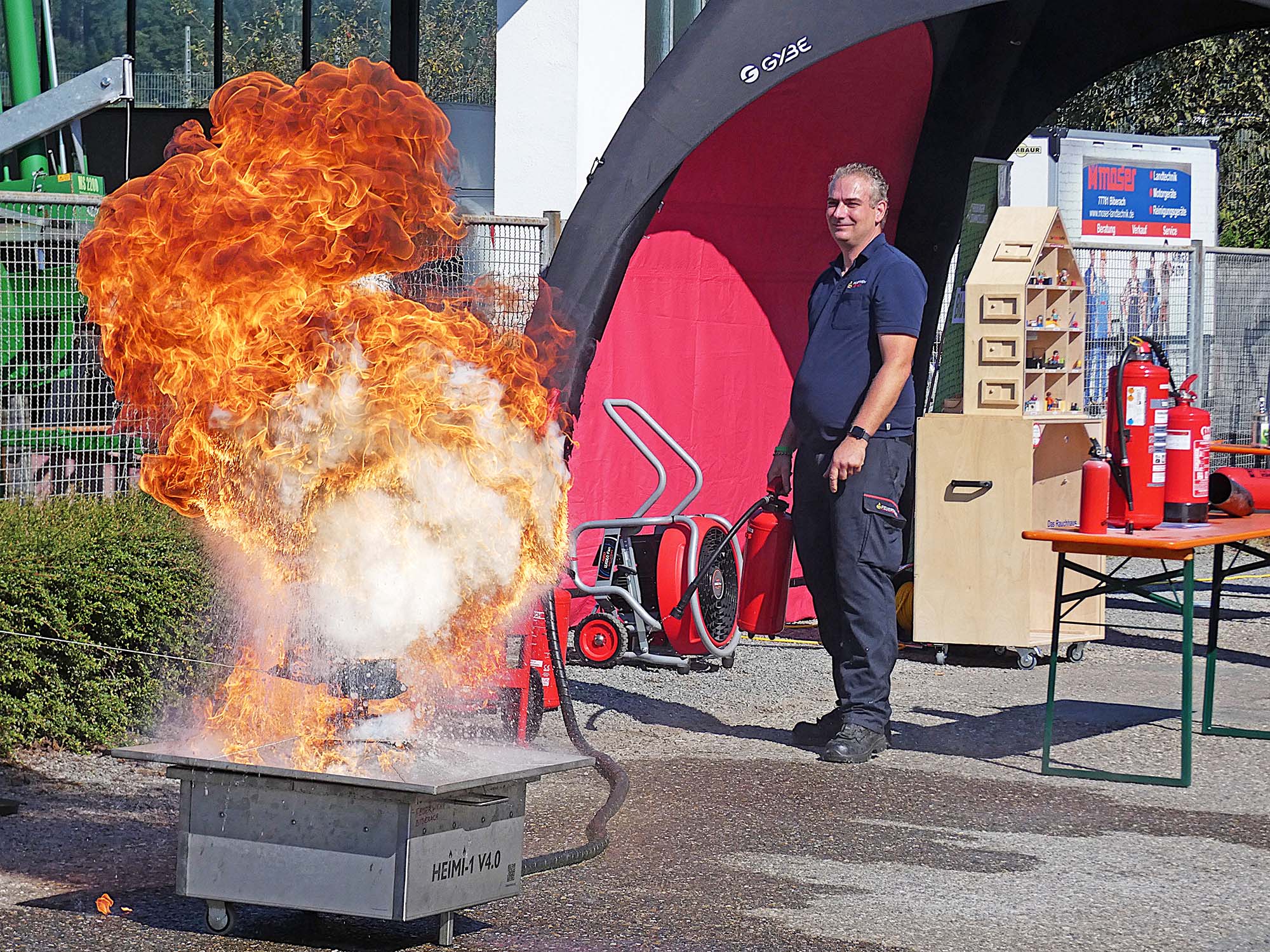 2025-9-29-BI-bia-Brandschutztag-und-B Fettbrand Stichflamme