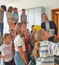 Kinder entdecken ihre Gemeinde mit Bürgermeister Breig