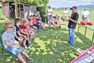 2025-9-29-BI-sp- Ferienprogramm Modellflieger Grashüpfer 6