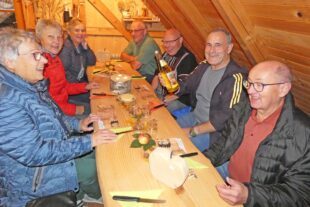 2025-9-29-OH-bia-Käseabend-und-Gruppe erwartungsfroh