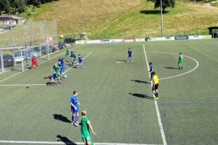 2025-9-3-BI-PB-bsch-2025-08-31 DJK vs Hornberg Andy Haas kuru vor dem Kopfballtor.jpg