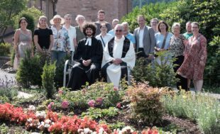 Großer Ansturm auf die Grabstätten am Baum