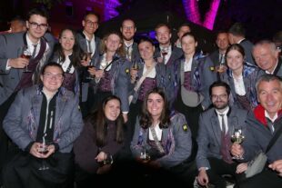 2025-10-10-ZE-UE-mh-Musikverein-und nach dem Konzert eine tolle Stimmung beim Mittelrhein Weinfest in Boppard