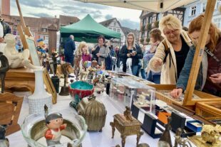 2025-10-13-GE-sp- Altstadt Antikmarkt Vorbericht Antikmarkt 1 Foto Stadt Gengenbach