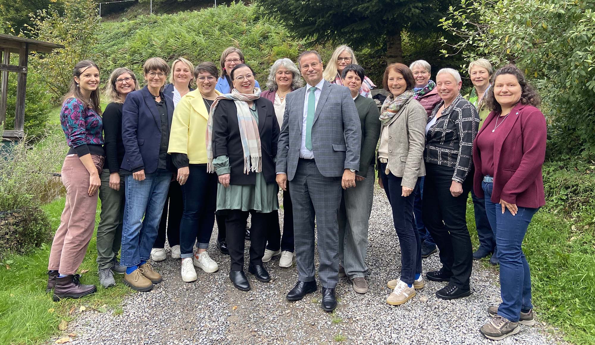 2025-10-17-OH-Landfrauenverband-AG LFVSe mit Minister Hauk_Queerformat (002)[9].jpg