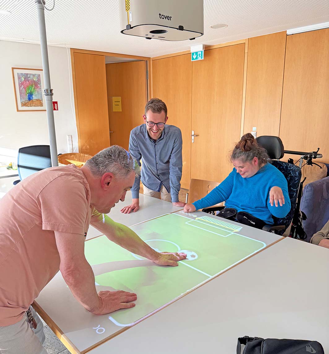 2025-10-24-HA-Lebenshilfe-Präsentation Tovertafel_Vega_Sparkasse_Auswahl (2)