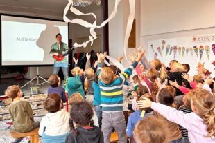 2025-10-24-ZE-UH-Grundschule-Lesetag-PHOTO-2025-10-14-10-03-44