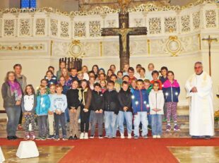 45 Kinder auf dem Weg zur Erstkommunion