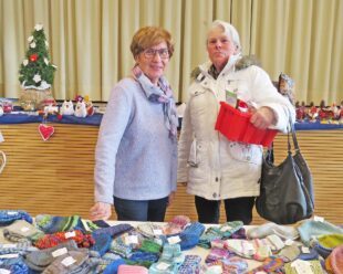 Handarbeiten aus Zell lindern Not