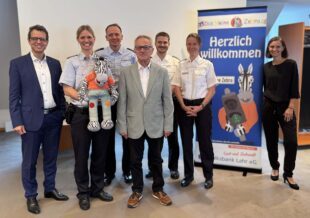 Links, rechts, links – Das kleine Zebra feiert Jubiläum auf den Schulwegen