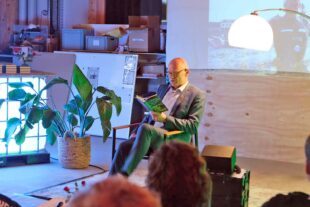 Ein Abend, der ganz dem Wasser gehört 2025-11-14-ZE-sp- Aus Liebe zum Wasser Lesung a4da6bcb-1dcd-4d81-9c59-2372be8d2c4c