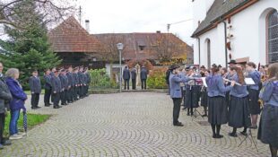 Volkstrauertag mit Musikverein und Feuerwehr
