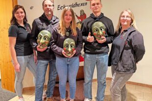 2025-11-19-ZE-UH-Verein- MV Eckwaldhexen Bild_Maskenuebergabe