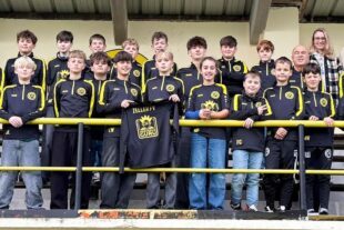 Schwarzwald-Guru als treuer Begleiter der ZFV-D-Jugend 2025-11-19-ZE-Verein-ZFV-Trikot-Schwarzwald-Guru