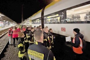 Sicherer Einsatz bei Bahnunfällen 2025-11-21-ZE-Feuerwehr-Ausbildung DB-IMG-20251120-WA0637