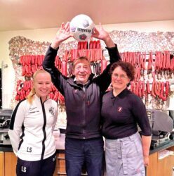 Metzgerei zur Flasche spendet den Spielball