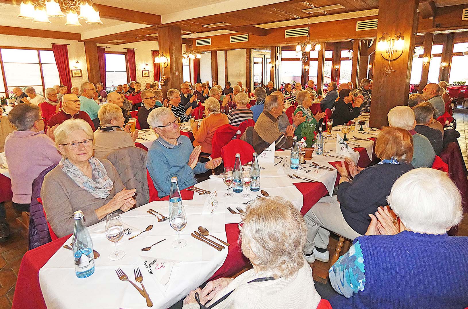 2025-11-28-OH-bia-Mittagstisch-und-Beifall