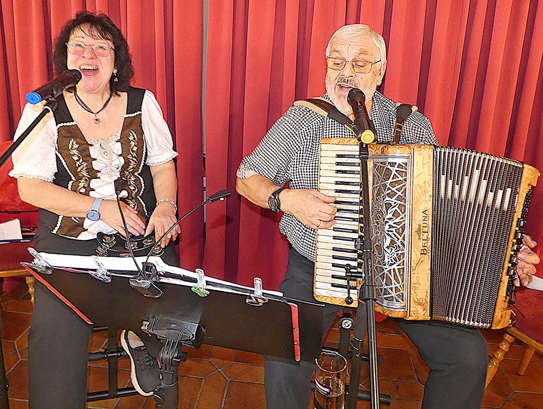 2025-11-28-OH-bia-Mittagstisch-und-Musik