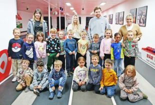 Schulanfänger auf großer Kegel-Tour