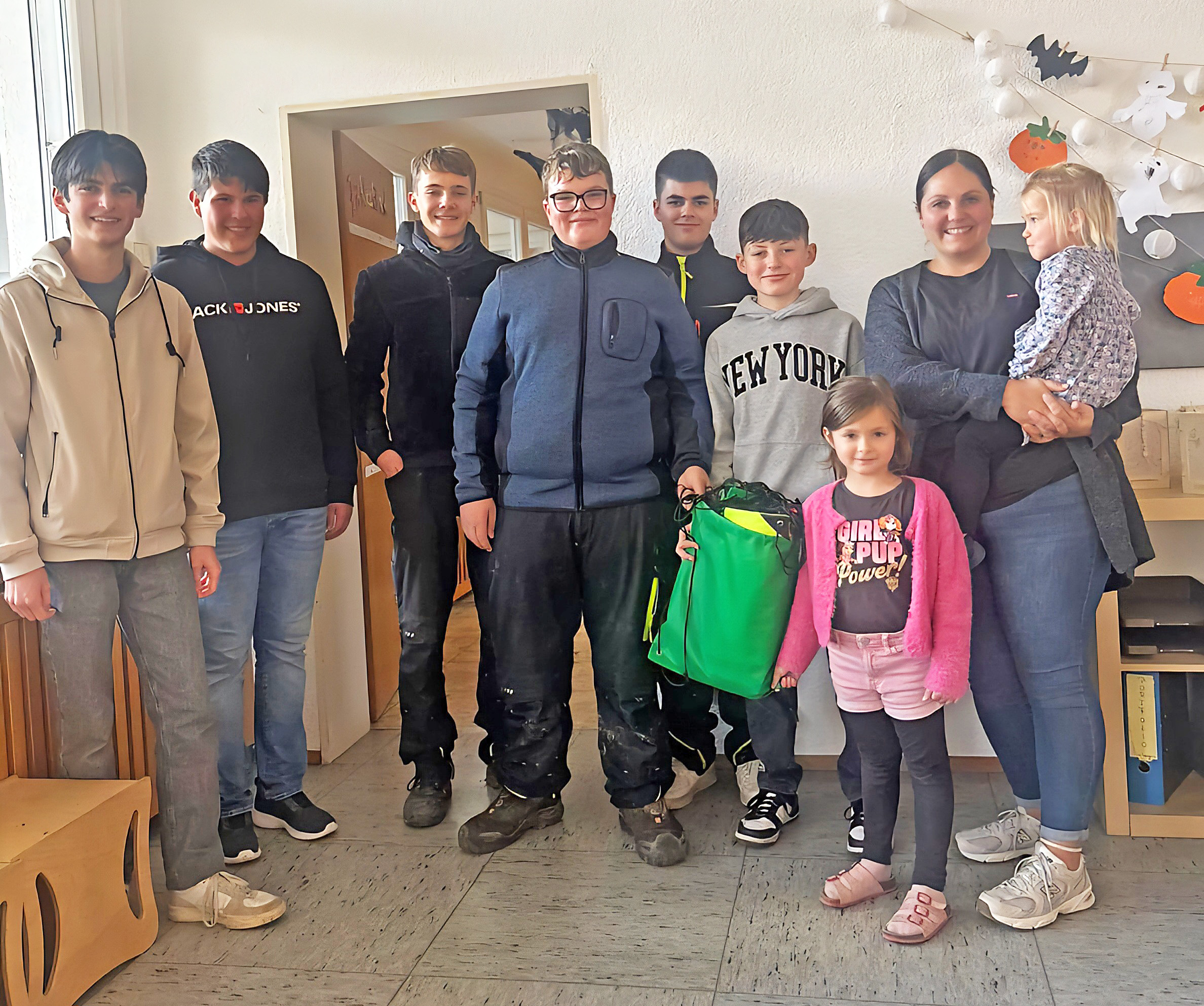 2025-11-3-ZE-UE-prvat-Kindergarten Spende-1000053970[81].jpg