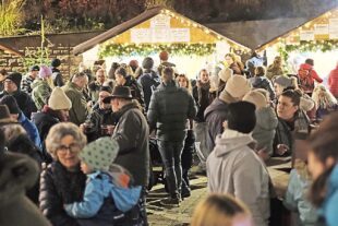 Oberharmersbach startet gemütlich in die Adventszeit 2025-12-1-OH-vo- Eröffnung Weihnachtsfreuden XT4V2693 Stimmung
