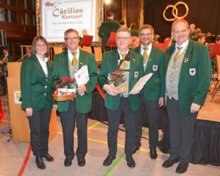 50 Jahre Liebe zur Musik: Gold für Klaus Schmider und Robert Maier