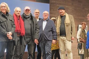 2025-12-1-ZE-vo- Vernissage Kunst hoch 4 XT4V1977