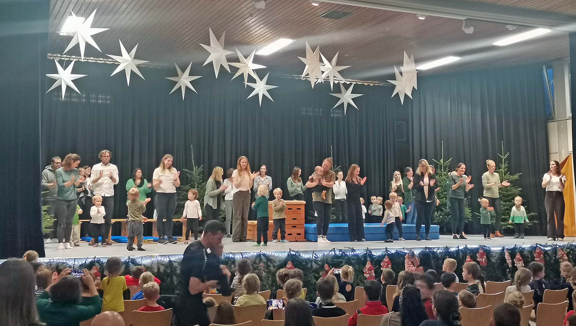 2025-12-10-BI-Robert Kiss-TVB-Nikolausfeier-Eltern-Kind-Turnen