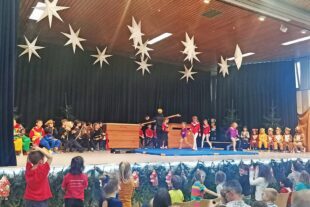 Nikolausfeier füllt Sport- und Festhalle 2025-12-10-BI-Robert Kiss-TVB-Nikolausfeier-Weihnachtszirkus