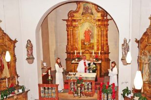 2025-12-10-ZE-UE-Martin Huber-Hilde Boschert, für 25 Jahre Messnerin in Unterentersbach geehrt