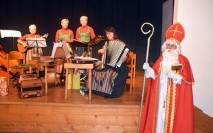 Nikolaus besucht Adventsfeier des Nordracher Altenwerks