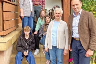 Langjährige Urlaubsgäste geehrt 2025-12-12-OH-Tourist-Info-Gästeehrungen-Gerdes