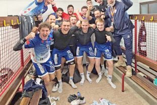 2025-12-12-ZE-UH-FVU-Handball-20251207_Herren_Siegerselfie_Kabine