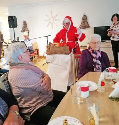 Nikolaus ließ die Senioren wie Kinder strahlen