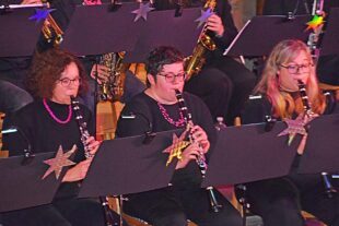 2025-12-15-NO-Oliver Vollmer-Trachtenkapelle-Die drei Klarinetten Solistinnen