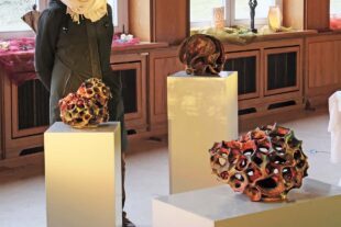 2025-12-15-NO-vo-Weihnachtsmarkt Rothschild Kunst Ute Andre-Engelhardt Raku DSCF1948