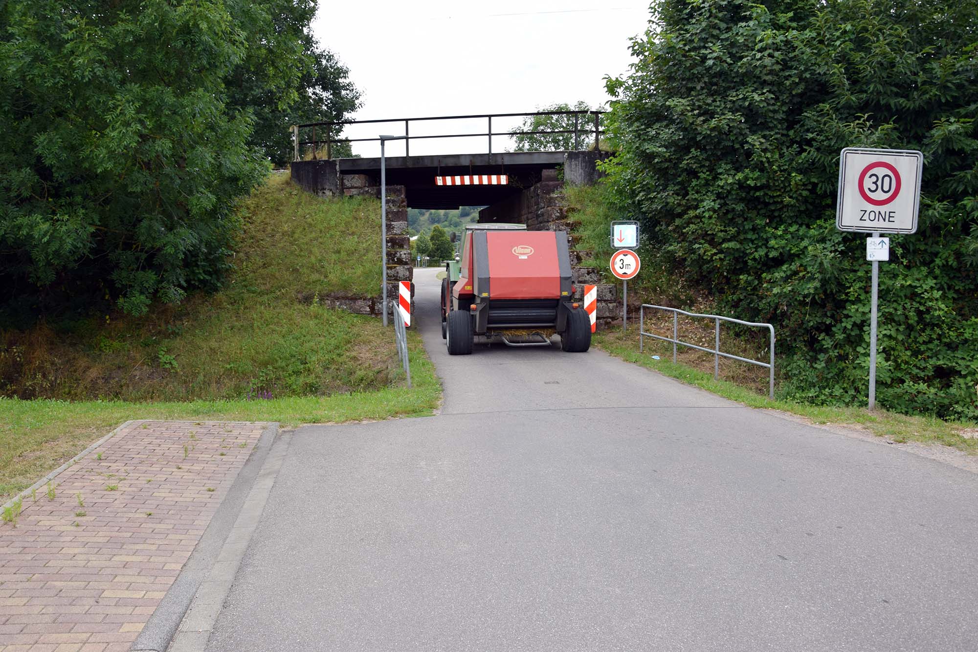 2025-12-17-BI-ds-GR-Bahnbrücke-2020-7-29-DSC_0010