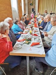 Senioren feiern den Advent