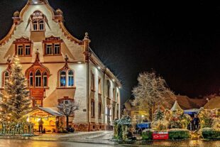2025-12-19-OH-Tourist-Info-Weihnachtsveranstaltungen-ABewirtung auf dem Rathausplatz