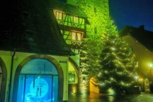 2025-12-19-ZE-Stadtmarketing Zell-Storchenturm Weihnachten Urheber Heimatlichter