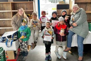 2025-12-23-BI-HA-Fliegerkiste-Spendenübergabe Voba Lahr-F278CE5E-FC66-436A-A467-02C5D6438439