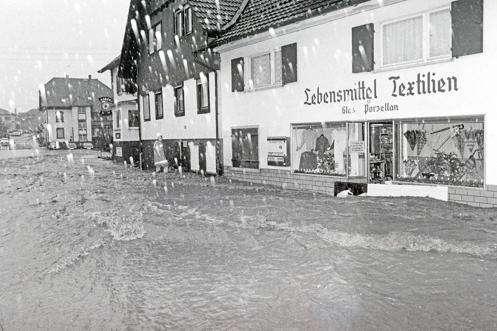 2025-12-23-OH-kal-Hochwasser im Harmersbach_z Handlung Killig-Strußmochers 1991